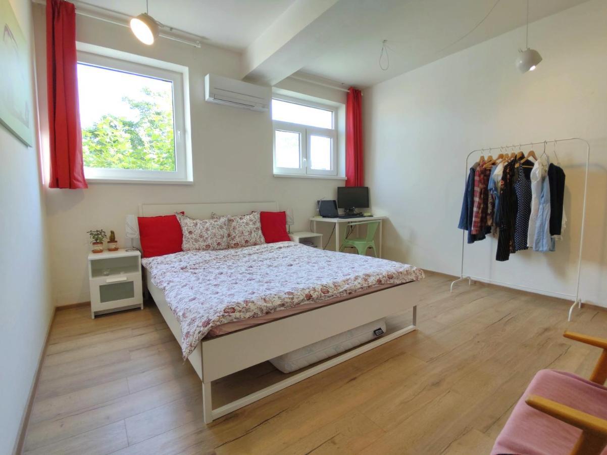 Big Stay - 4 Bedroom, 2 Bathroom Central Apartment With Ac Bratislava Buitenkant foto