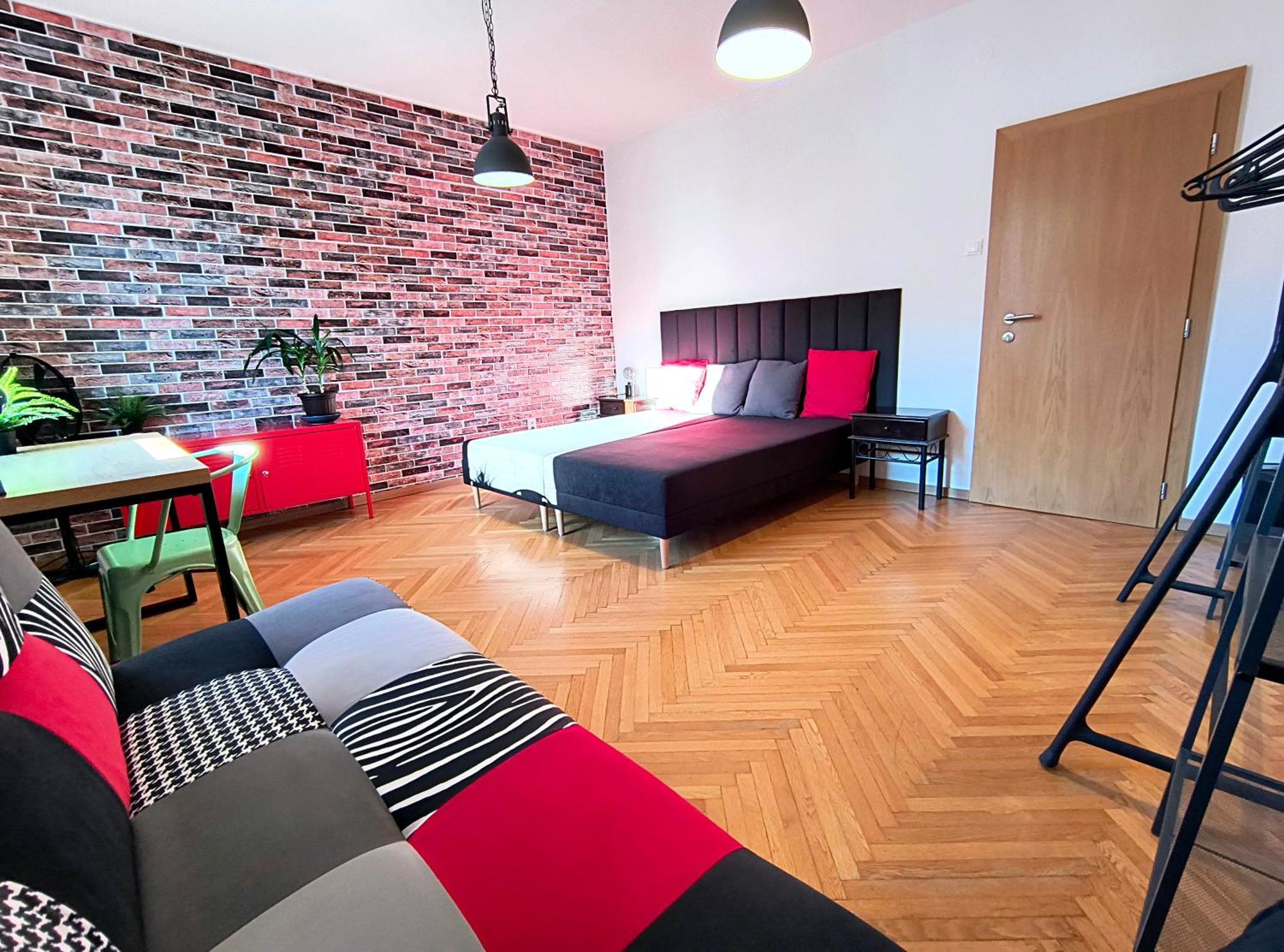 Big Stay - 4 Bedroom, 2 Bathroom Central Apartment With Ac Bratislava Buitenkant foto